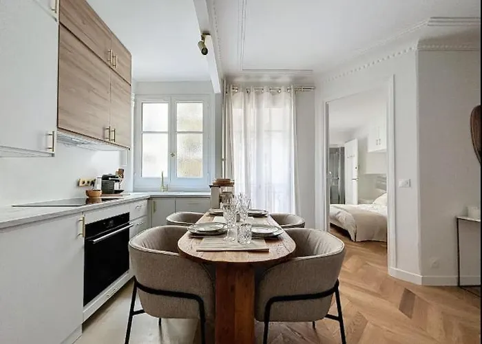 Peaceful Center Apartment *